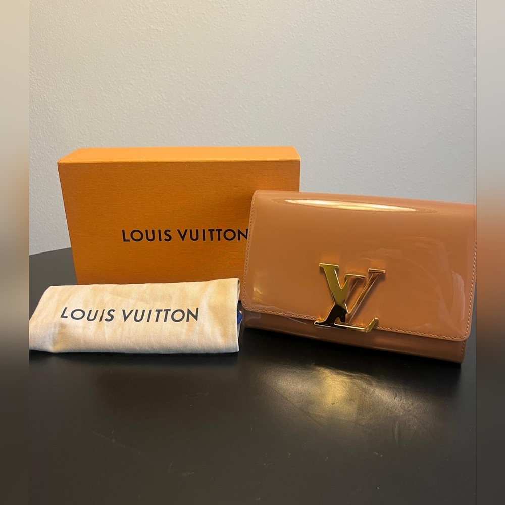 LV Louis Clutch